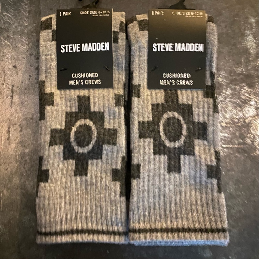 🌟3 x HOST PICK🌟 NWT 2 Pr Steve Madden Cushioned Crew Socks